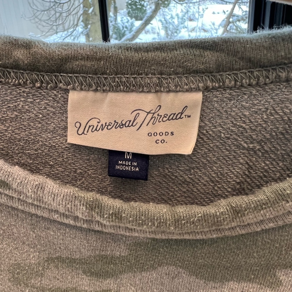 Universal Thread Olive Green Camo Sweatshirt Size… - image 2